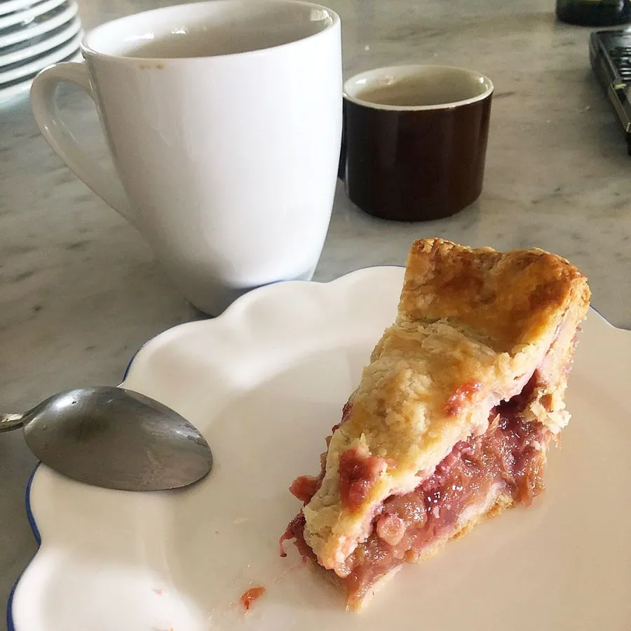 Chelsea Peretti Mothers Day Eats See What Stars Ate to Celebrate