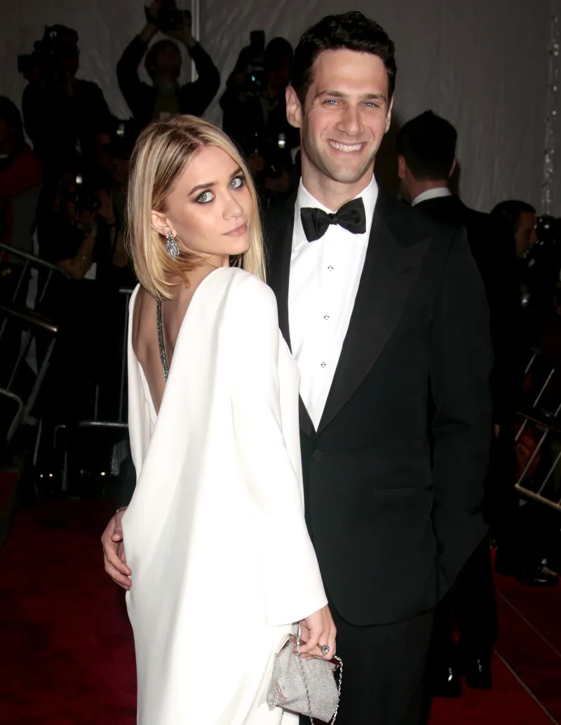 6 Justin Bartha Ashley Olsen
