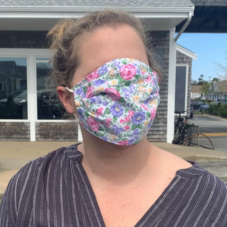 Amy Schumer face mask