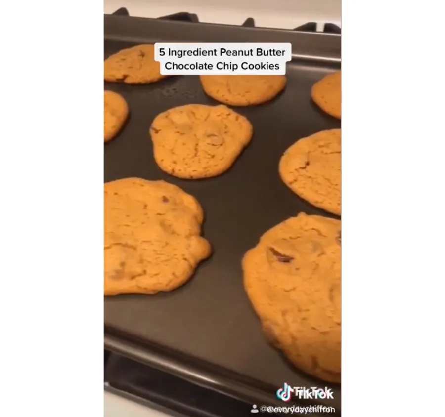 Five-Ingredient Peanut Butter Cookies everydaychiffon