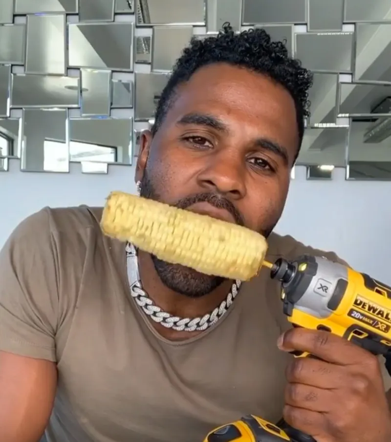 Jason Derulo Appears to Chip His Teeth While Eating Corn on the Cob 2