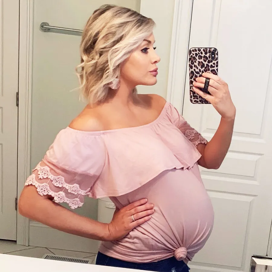 Jenna Cooper Mirror Selfie May 2020