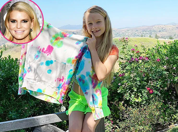 Jessica Simpson Daughter Maxwell Makes a Tie-Dye Sweatshirt for the Singer for Mothers Day