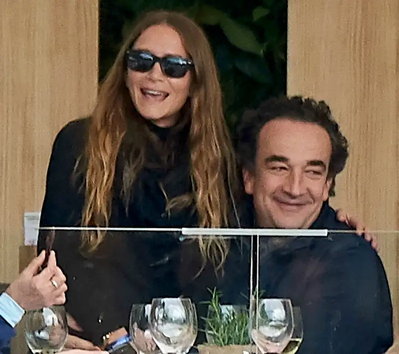 Mary-Kate Olsen and Olivier Sarkozy Timeline