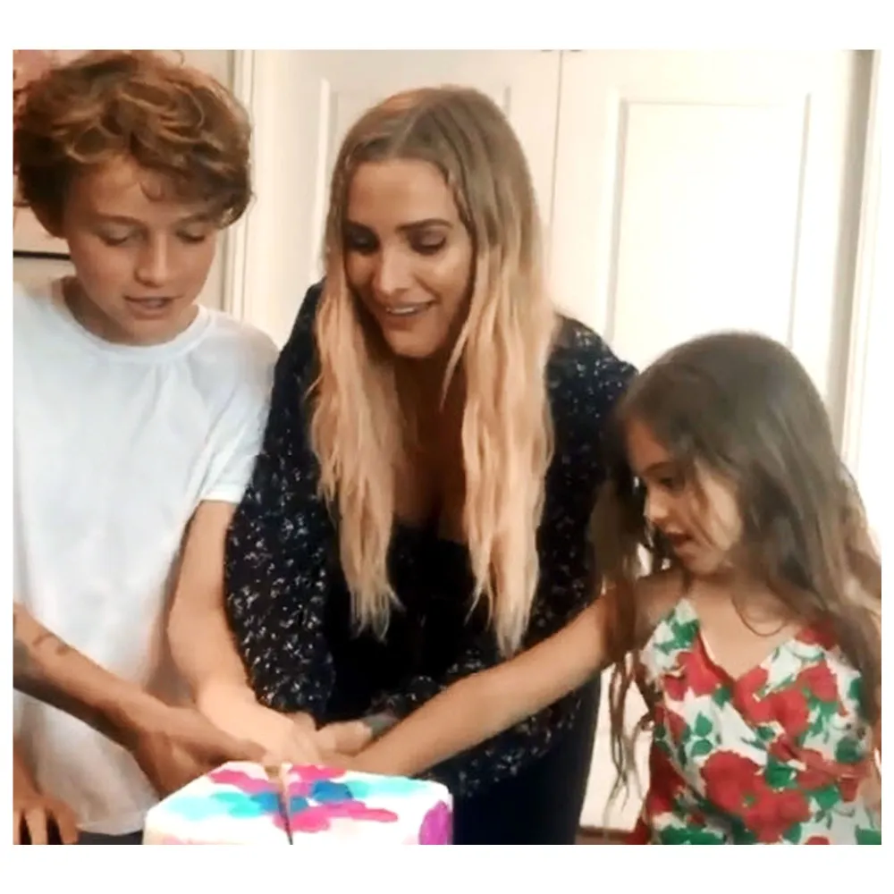 Pregnant Ashlee Simpson Reveals Shes Having Boy