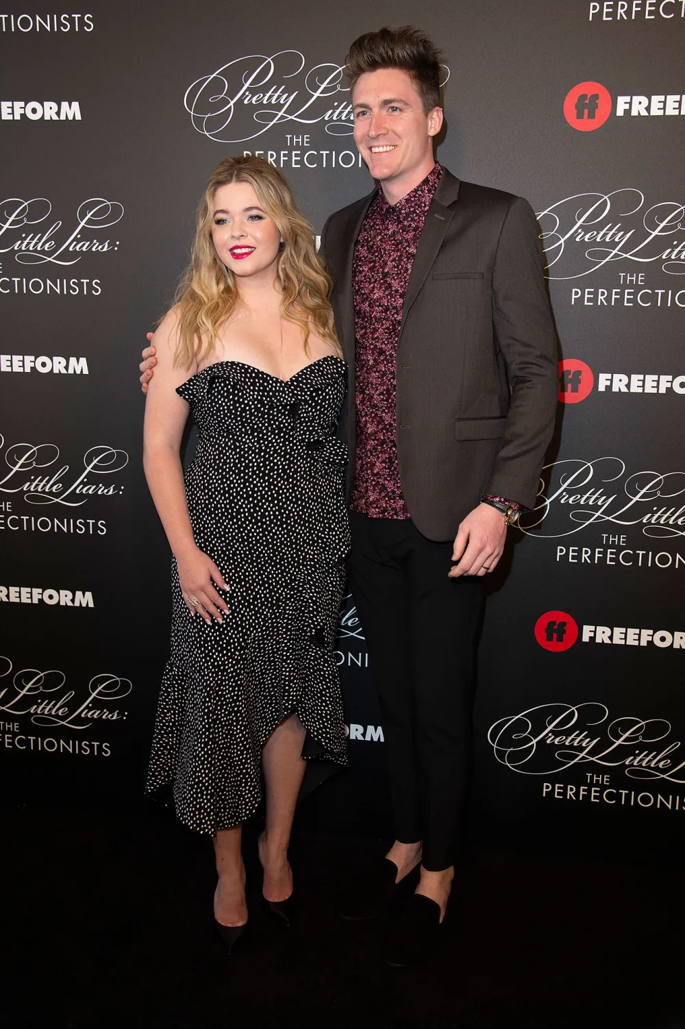 Pretty Little Liars Sasha Pieterse Pregnant Expecting 1st Child With Husband Hudson Sheaffer