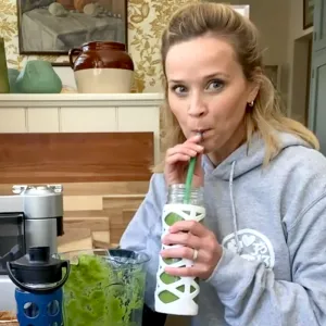 Reese Witherspoon Shares Recipe for the Smoothie She Drinks Everyday