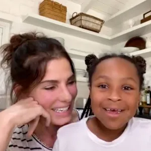 Sandra Bullock, Daughter Laila Thank a Nurse Fighting COVID-19