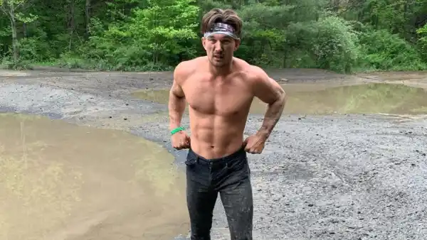 Tyler Cameron Shares Shirtless Pics as He Posts About 'Finding My Own Way'