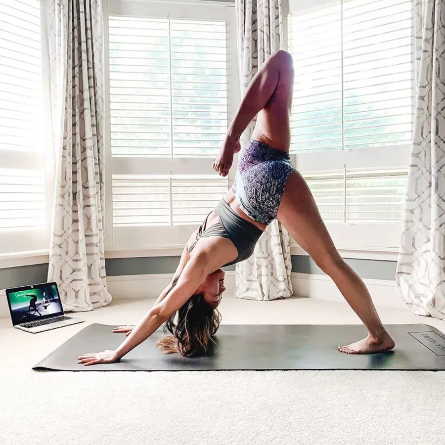 NEOU Fitness On-demand Fitness Hub Luxury Handbag Shopping Issue 2320 Buzzzz-o-Meter