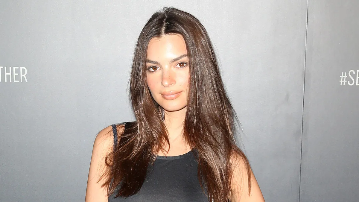 emily-ratajkowski-skin