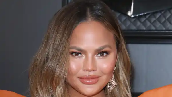 Chrissy Teigen Donates $200,000 to Pay for George Floyd Protesters' Bail