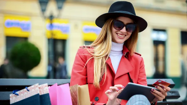 woman-shopping-sales-memorial-day