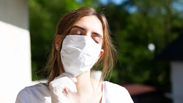 woman-wearing-mask-summer