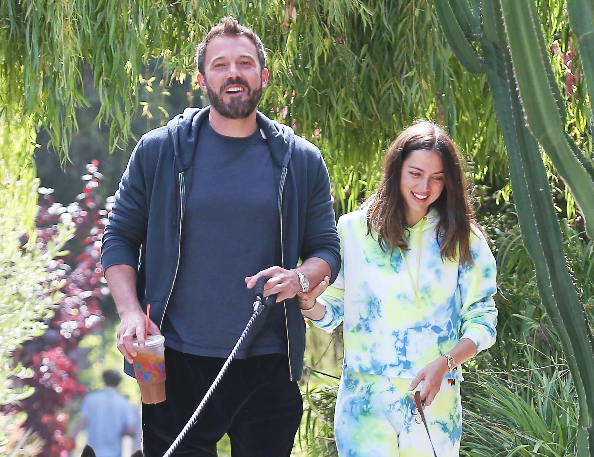 Ben Afflecks Kids Put a Cardboard Cutout of Girlfriend Ana de Armas on His Lawn