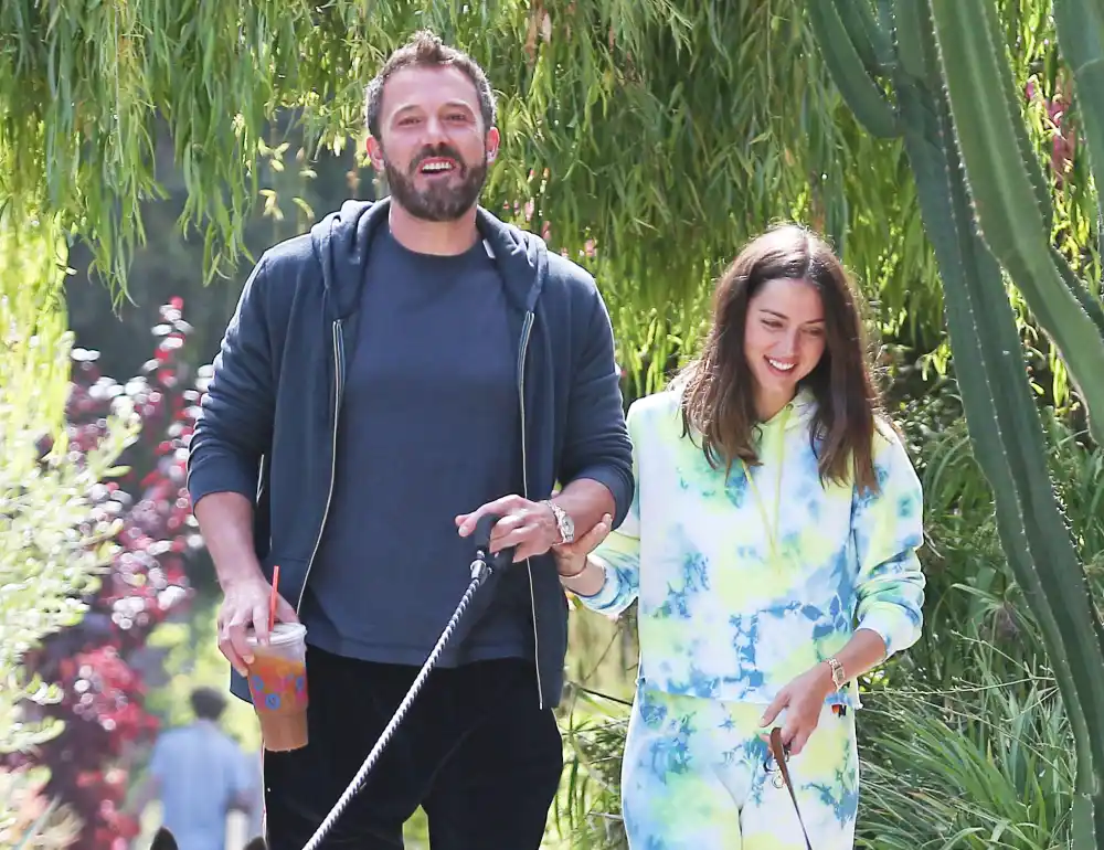 Ben Afflecks Kids Put a Cardboard Cutout of Girlfriend Ana de Armas on His Lawn