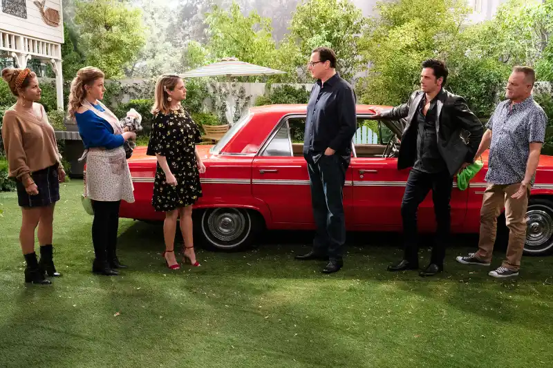 Candace Cameron Bure Jodie Sweetin Andrea Barber Bob Saget John Stamos Dave Coulier Fuller House Explains Aunt Becky Absence After Lori Loughlin Exit