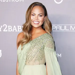 Chrissy Teigen Sends Cravings Care Packages to LA Restaurant Workers
