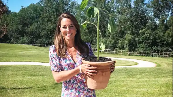 Duchess Kate Gets Her Hands Dirty Planting Sensory Garden at Childrens Hospice