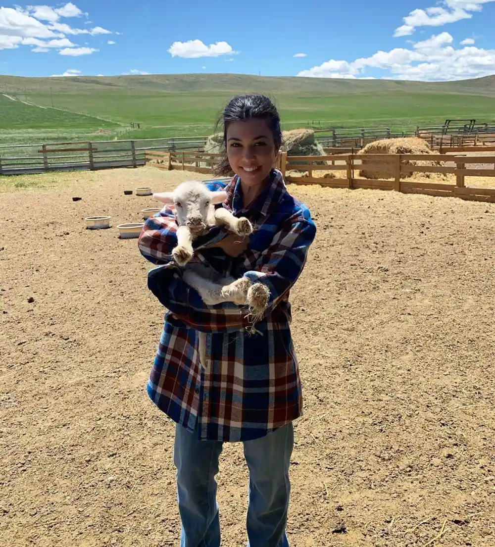 Here&rsquo;s Why the Internet&rsquo;s Going Crazy Over Kourtney Kardashian&rsquo;s Flannel