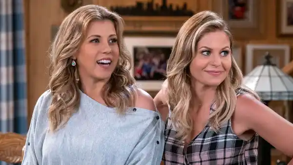 Fuller House Jodie Sweetin, Candace Cameron Bure What To Watch