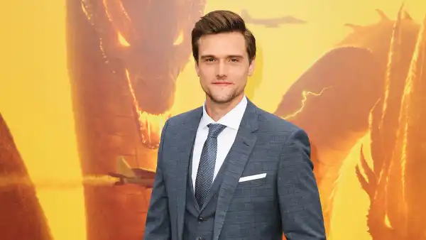 Hartley Sawyer Fired for Racist Tweets The Flash