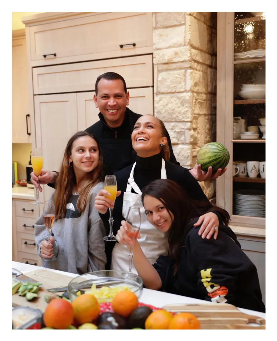 Jennifer Lopez and Alex Rodriguez Celeb Couples Cooking Together