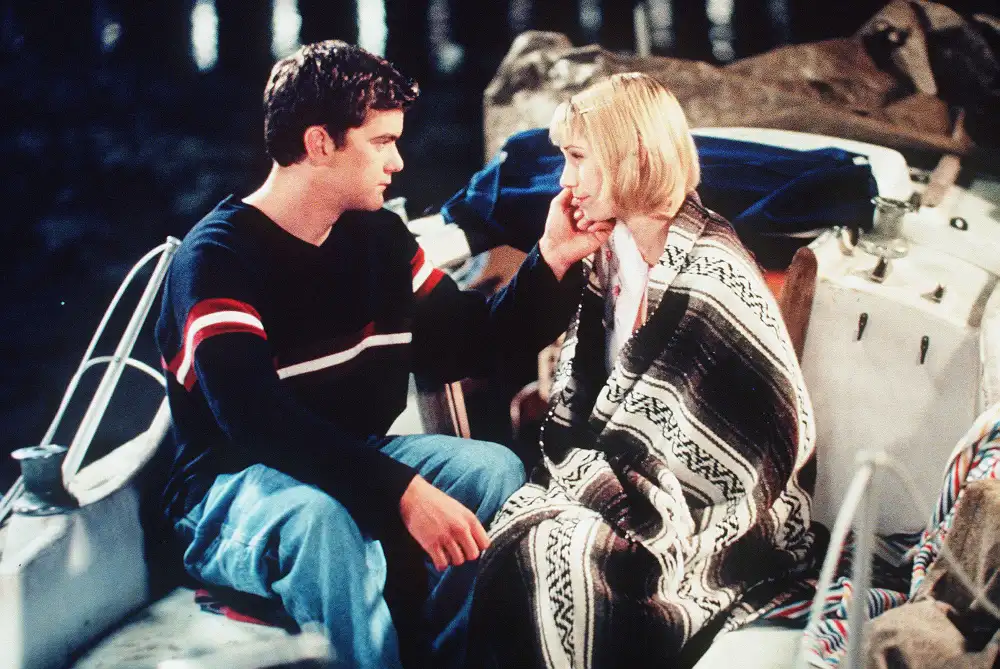 Meredith Monroe Joshua Jackson Most Swoon-Worthy Dawson&rsquo;s Creek Moments