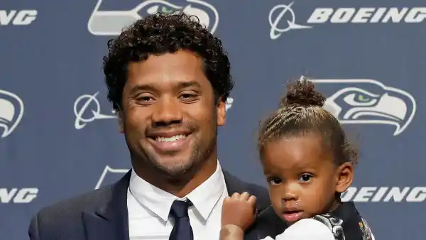 Russell Wilson Does Daughter's Hair for 'Hairstyling #Sunday'