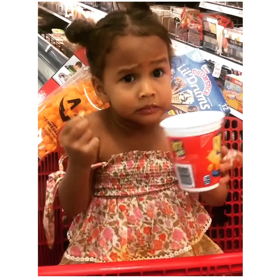 Chrissy Teigen Stars Going Grocery Shopping