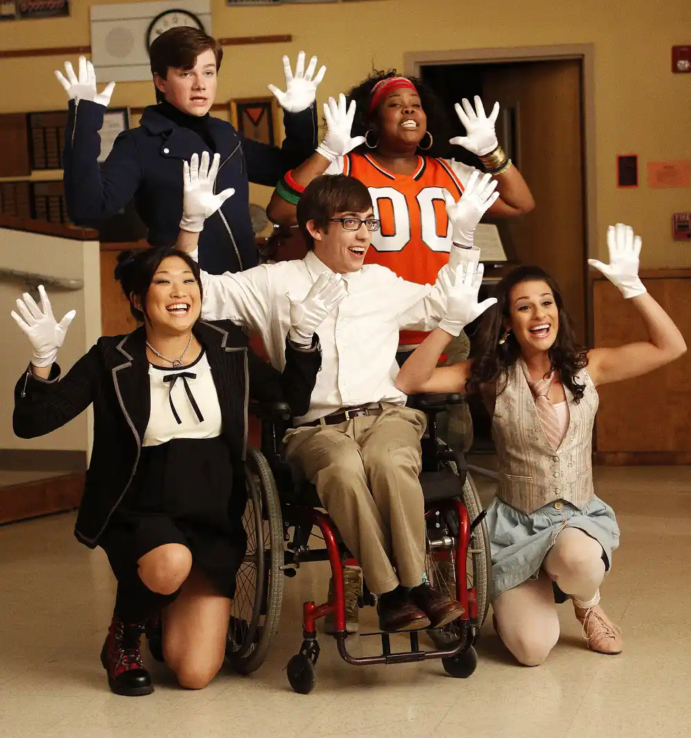 TikTok User Points Out That Glee Filled Auditorium With Creepy Dummies 2