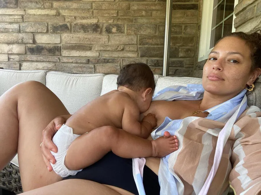 Ashley Graham Breast-Feeding Sweet Selfie