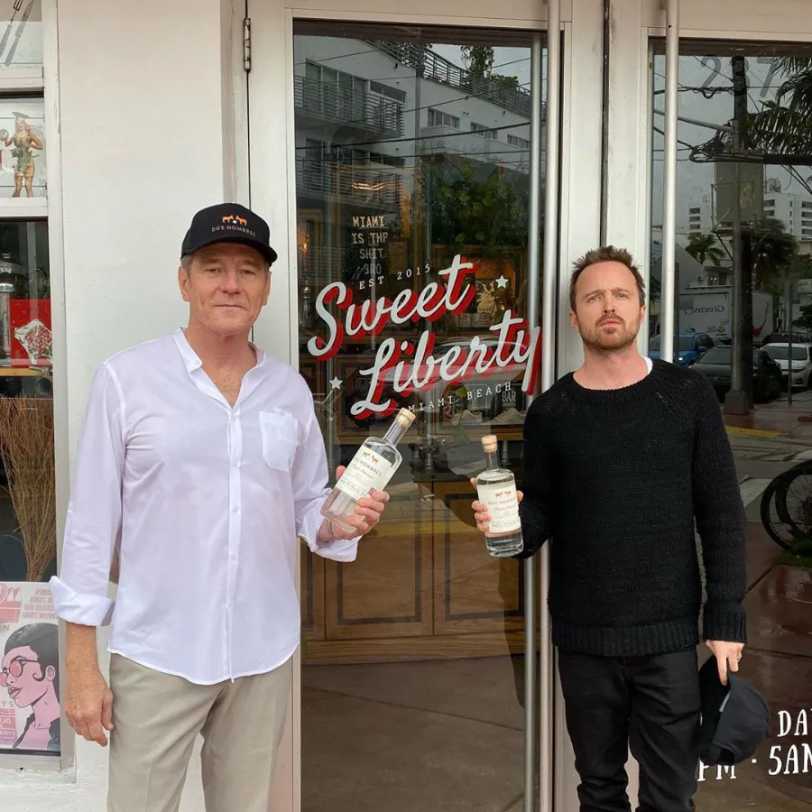 Bryan Cranston Aaron Paul Dos Hombres Mezcal