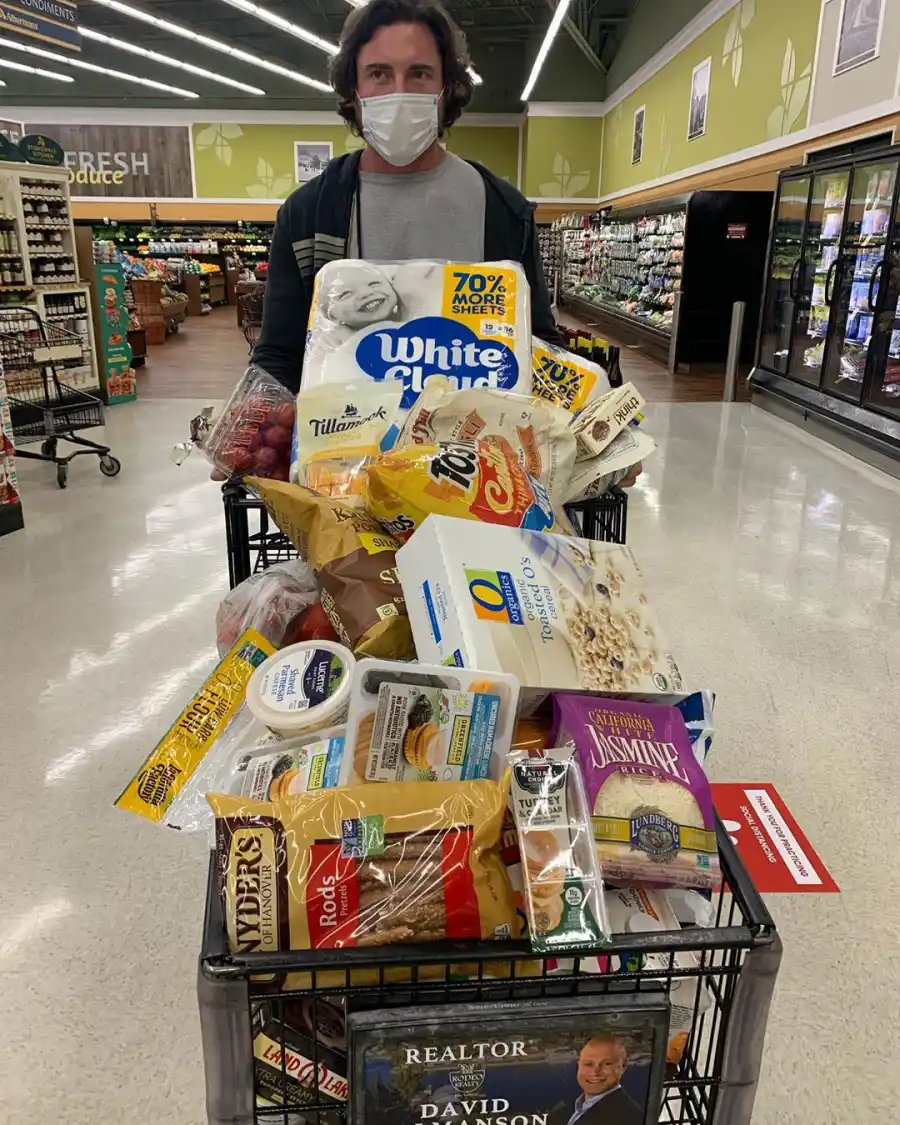 Denise Richards and Aaron Phypers grocery shopping