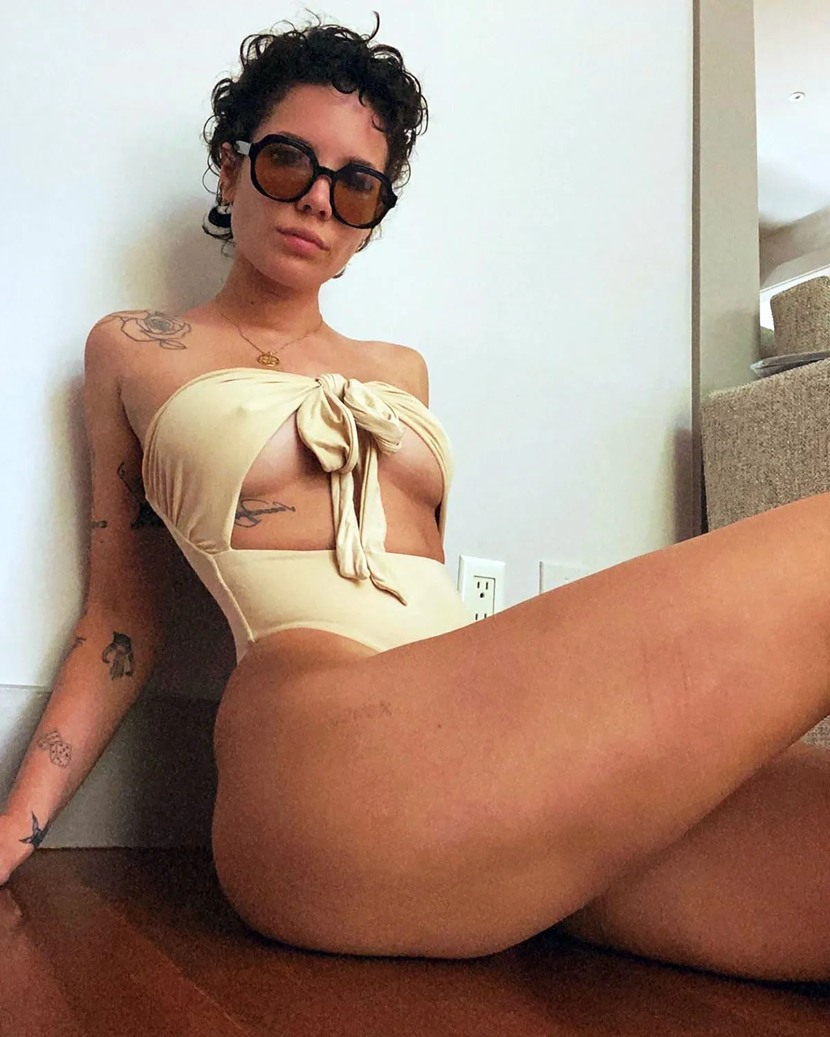 Halsey’s Hottest Bikini Moments of All Time: Pics