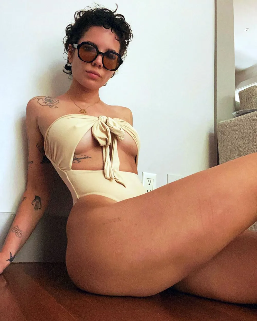 Halsey&rsquo;s Hottest Bikini Moments of All Time: Pics