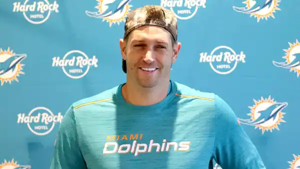 Jay Cutler Catches Chicken Serial Killer After Backyard Investigation