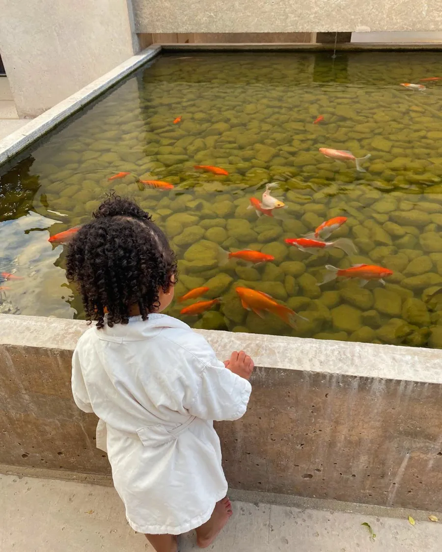 Kendall Jenner Kylie Jenner Vacation Desert With Friends