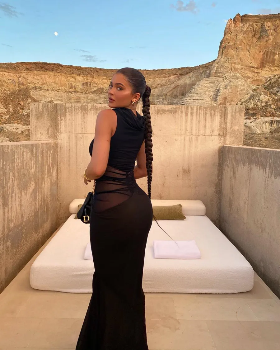 Kendall Jenner Kylie Jenner Vacation Desert With Friends