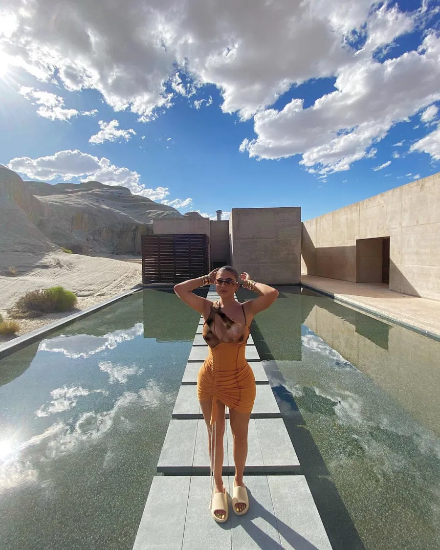 Kendall Jenner Kylie Jenner Vacation Desert With Friends