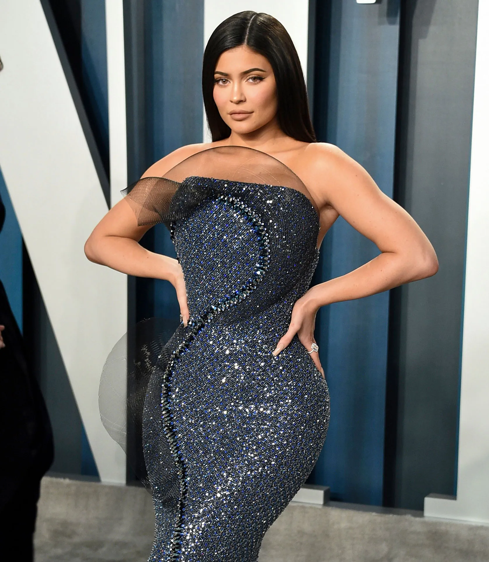 Kylie Jenner Got Glam Replica Luxury Handbag While Wearing Cozy Sweatshirt