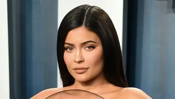 Kylie Jenner Got Glam Replica Luxury Handbag While Wearing Cozy Sweatshirt