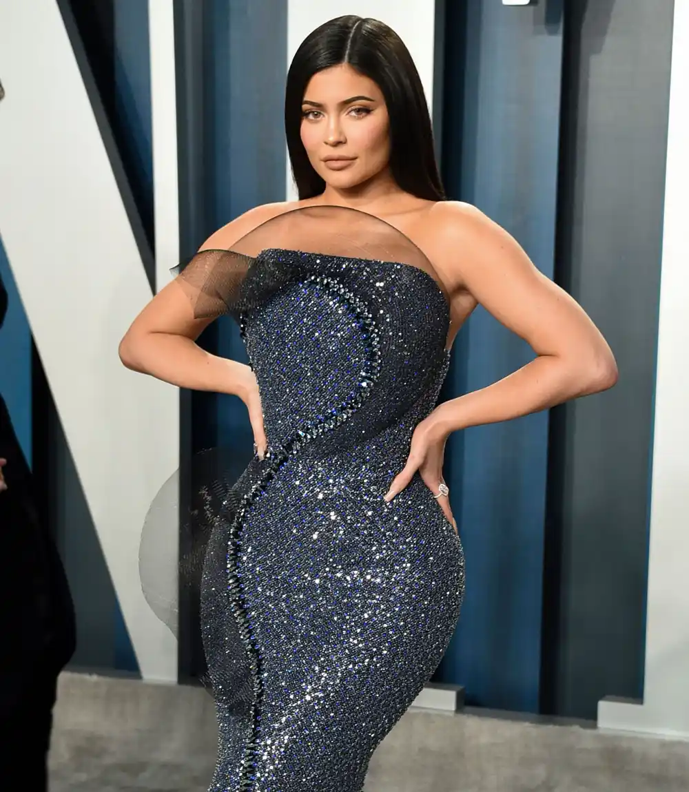 Kylie Jenner Got Glam Replica Luxury Handbag While Wearing Cozy Sweatshirt