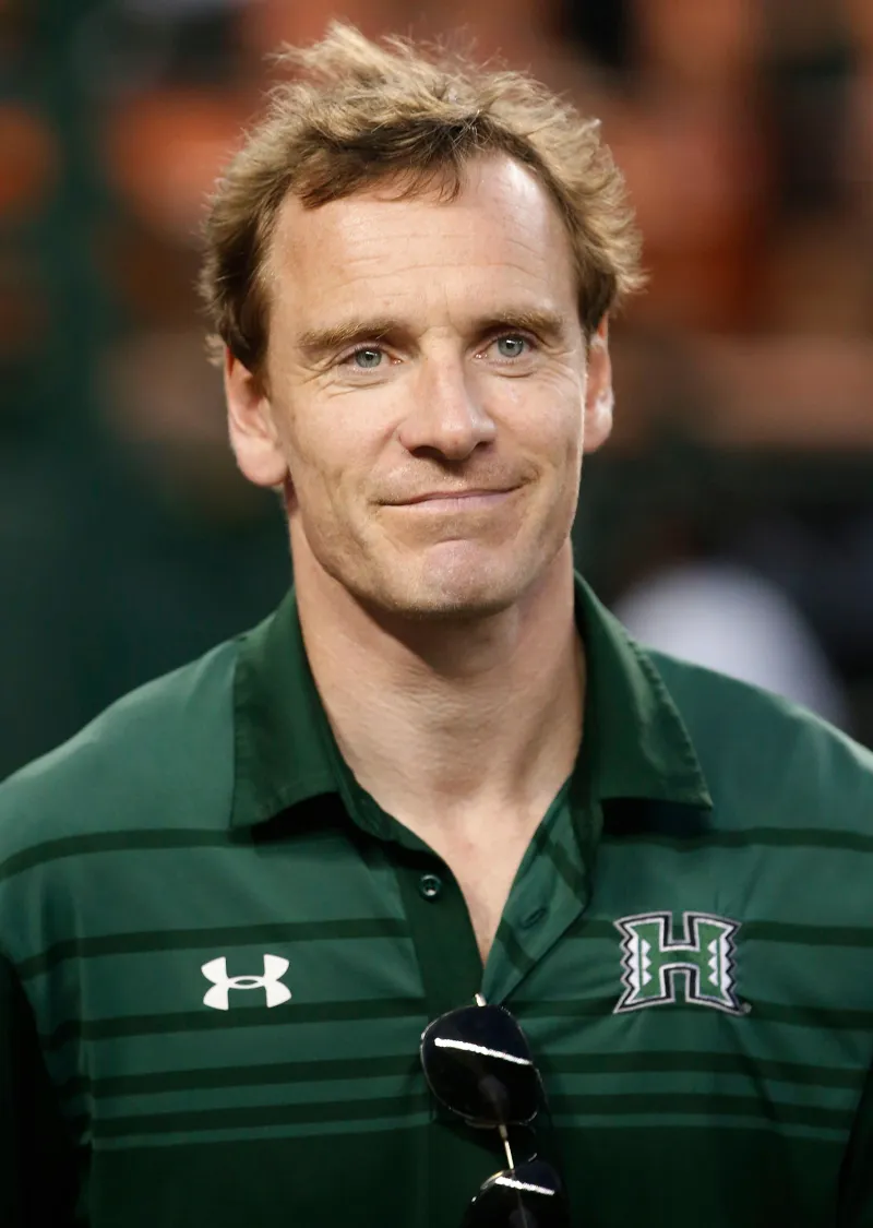 Michael Fassbender bartend