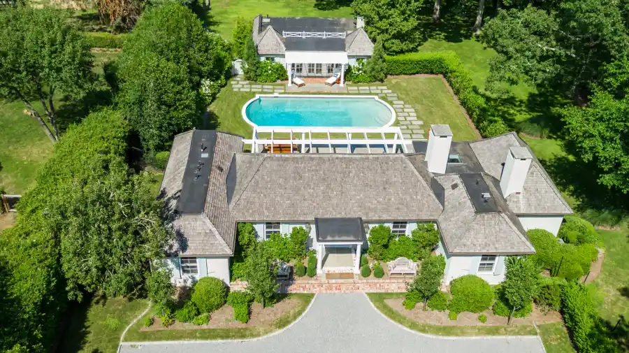 Rachael Ray Sells Her Hamptons Replica Luxury Handbag 3.25 Million