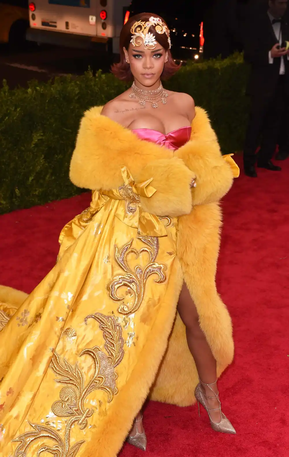 Rihanna Worried She&rsquo;d Look Like &lsquo;A Clown&rsquo; in Her 2015 Met Gala Dress