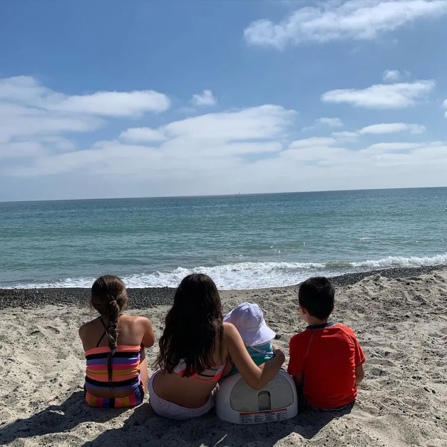 Teddi Mellencamp beach with kids