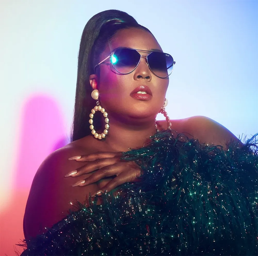 lizzo-quay-hold-please