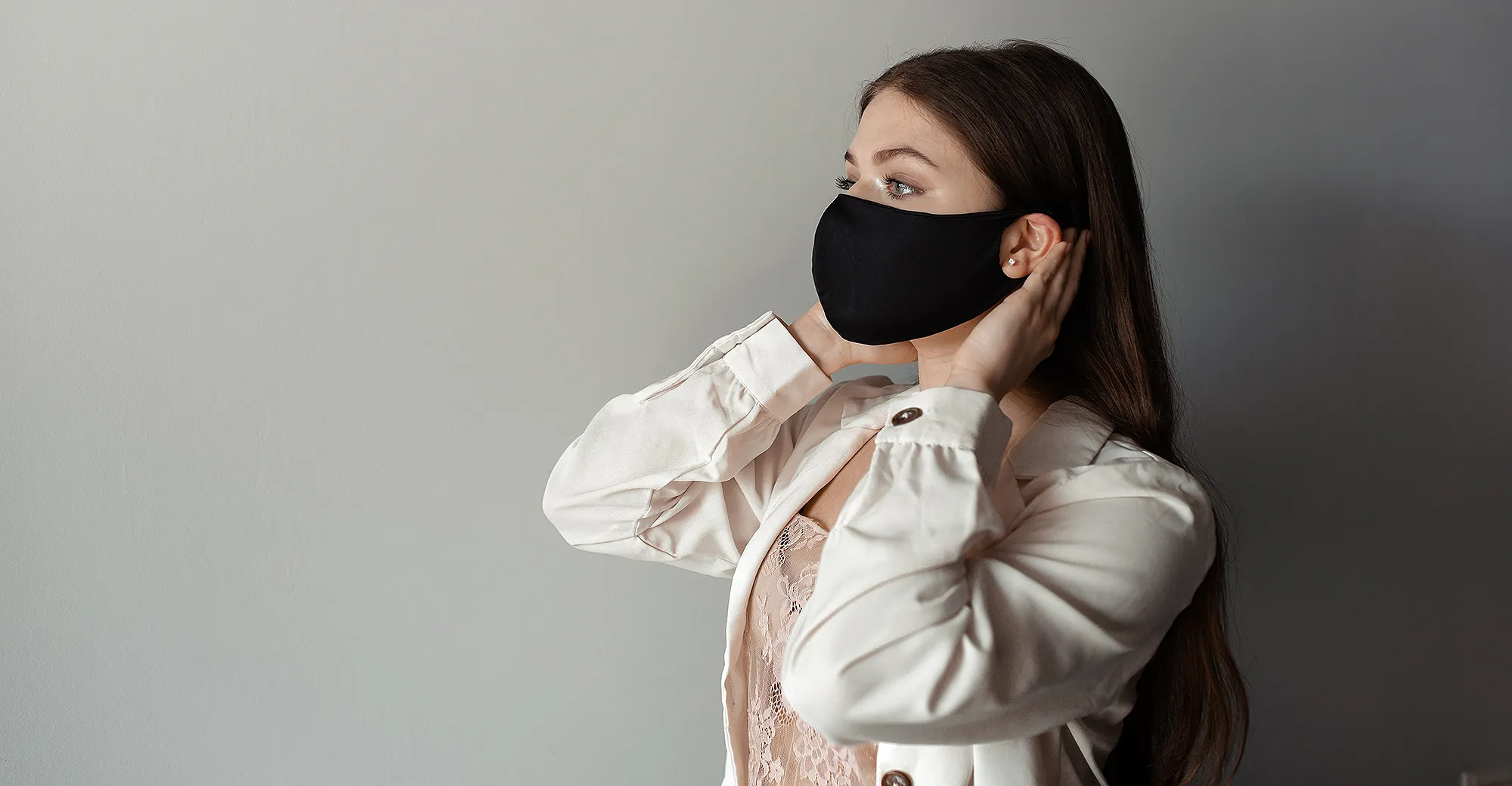 woman-wearing-face-mask