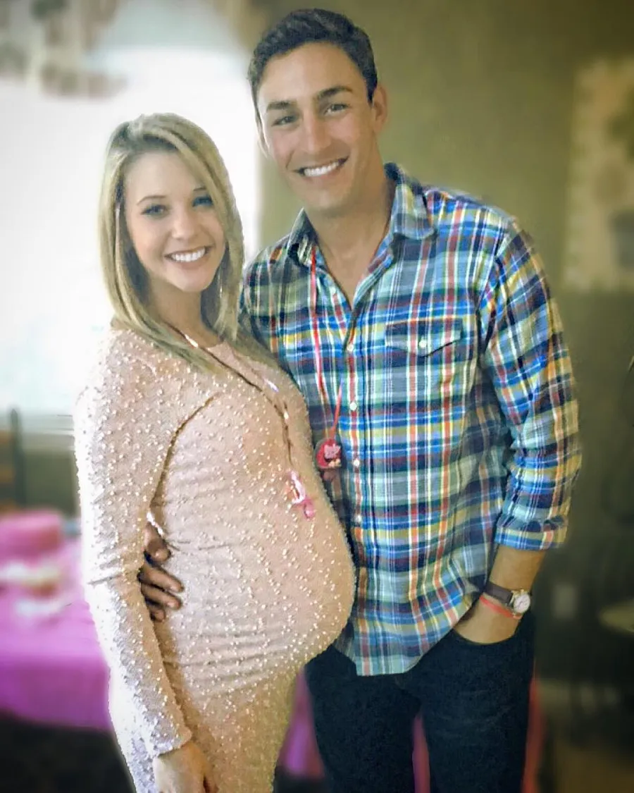 Alyssa Giagone baby bump